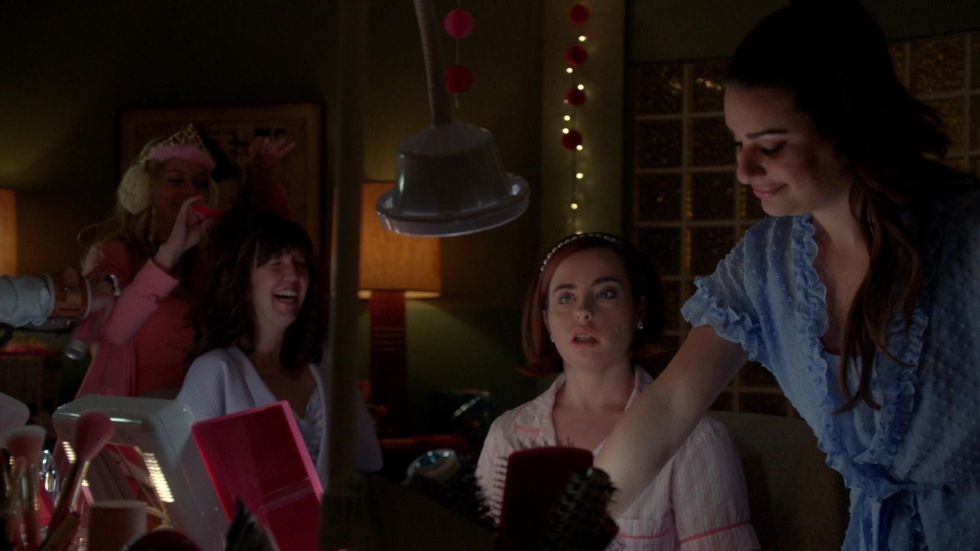 Scream_Queens_2016_S02E05_1080p_5224.jpg Scream_Queens_2016_S02E05_1080p_5224.jpg