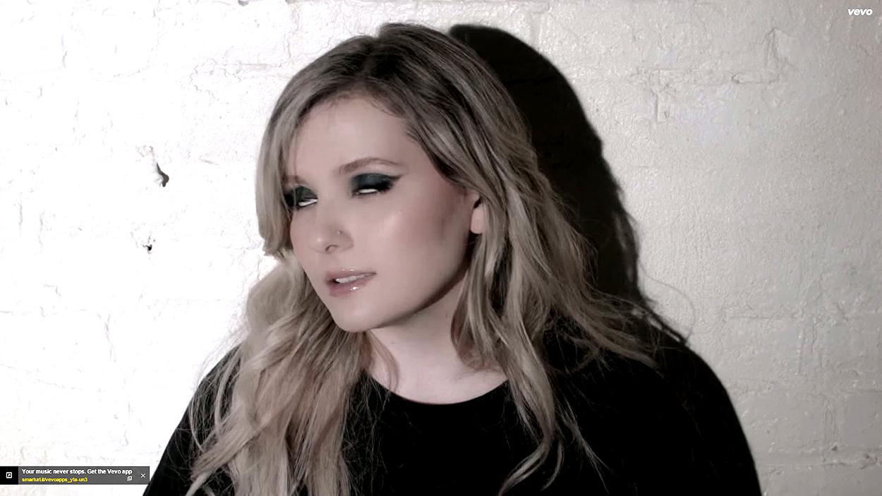 abigailbreslin-yousuck-00325.jpg abigailbreslin-yousuck-00325.jpg