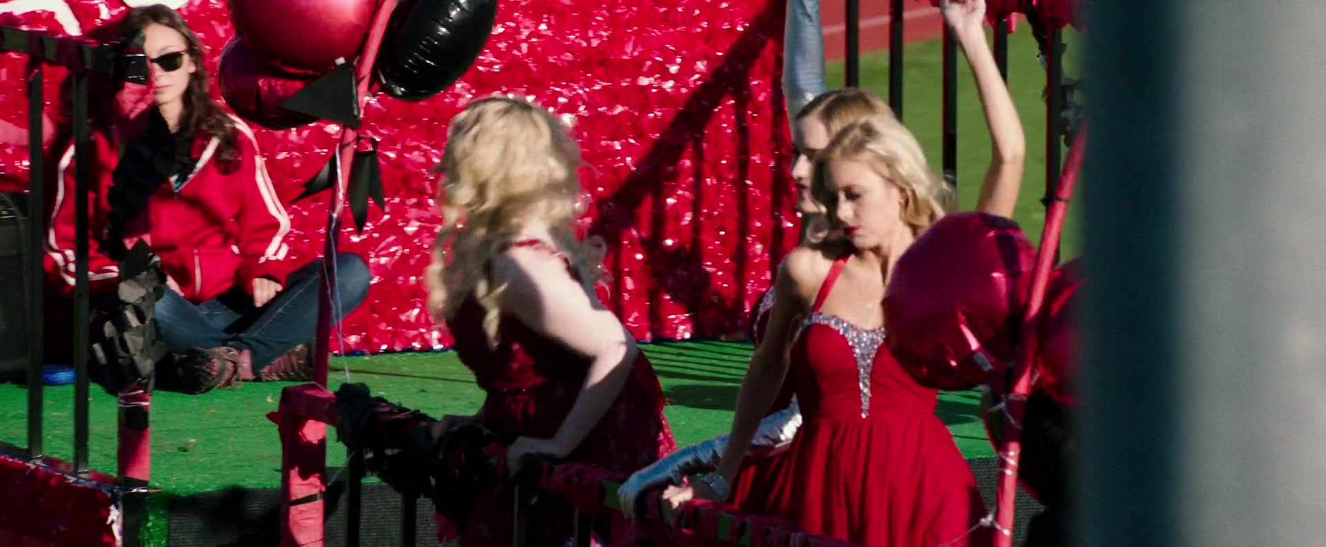 Freak_Show_2017_1080p_010040.jpg