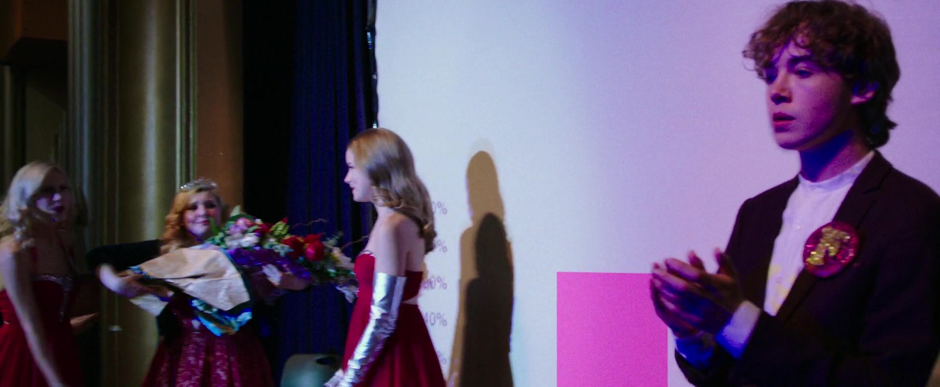 Freak_Show_2017_1080p_011455.jpg